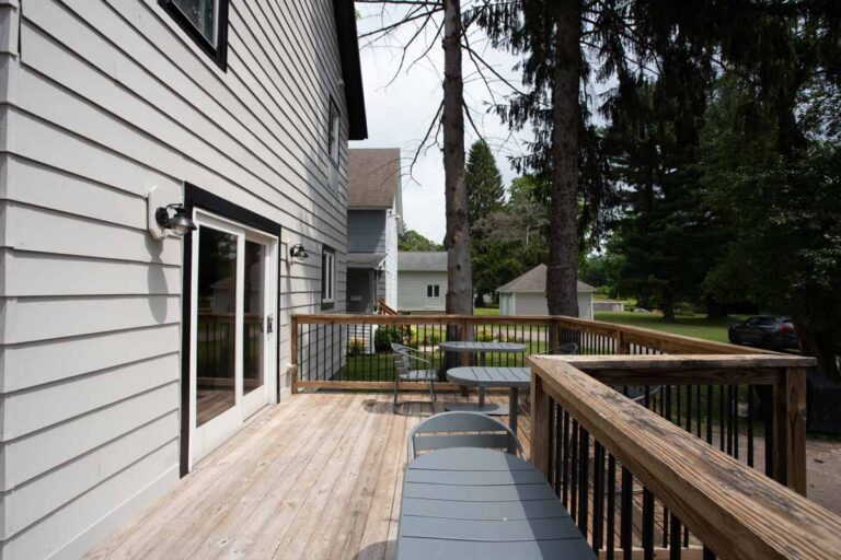 The Wolfs Den - Ellicottville