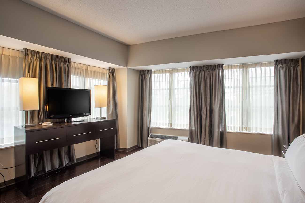 Mosey Hotel Corner Room